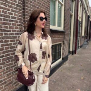 Beige damesblouse met geborduurde bloemen Stylefever