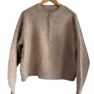 Alternative view of Beige gebreide damestrui met hartjes knoopjes