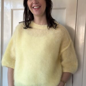 Alternative view of Geel gebreid truitje mohair