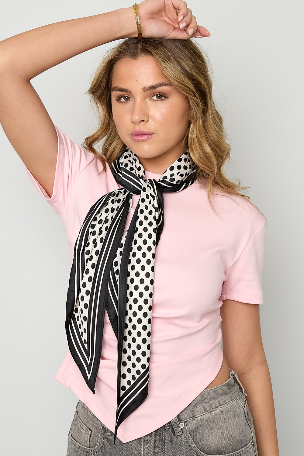 Zwart wit polkadot sjaaltje 1 Zwart wit stip sjaaltje - polkadot sjaaltje Stylefever