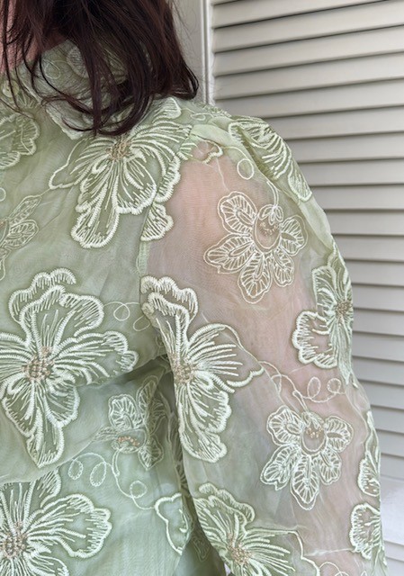 Groene damesblouse bloemenprint Azzurro 2 Damesblouse lichtgroen Azzurro mode