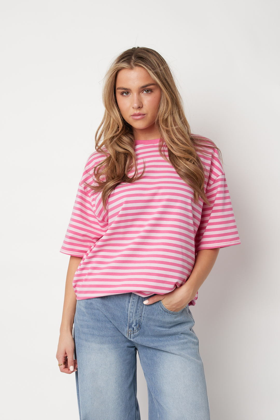 Roze gestreept shirt korte mouw 1 Roze licht roze streepjes shirt korte mouw Stylefever